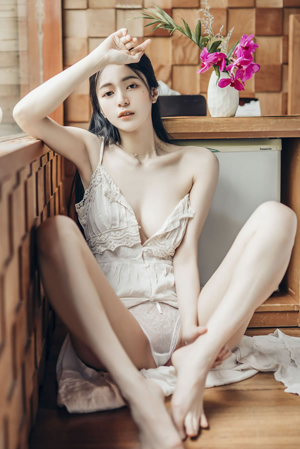 辰辰清晨吊带睡衣小露迷人 惹爱小尤物 P.6