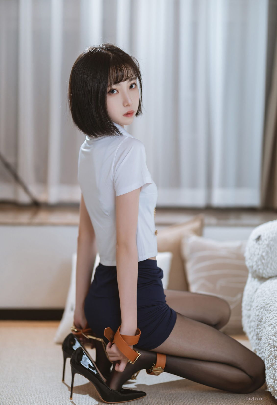 超凡女神摄影许岚LAN 864MB] 火辣高品质套图 [61P5V 束缚黑丝 P.1 
