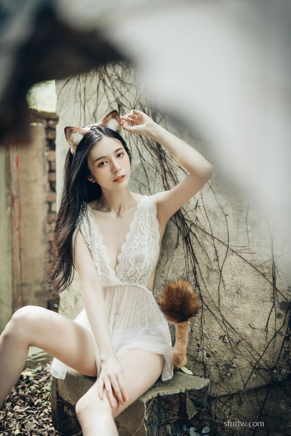 辰辰室外白纱怡美小猫咪 悦目漂亮小姐 P.1 