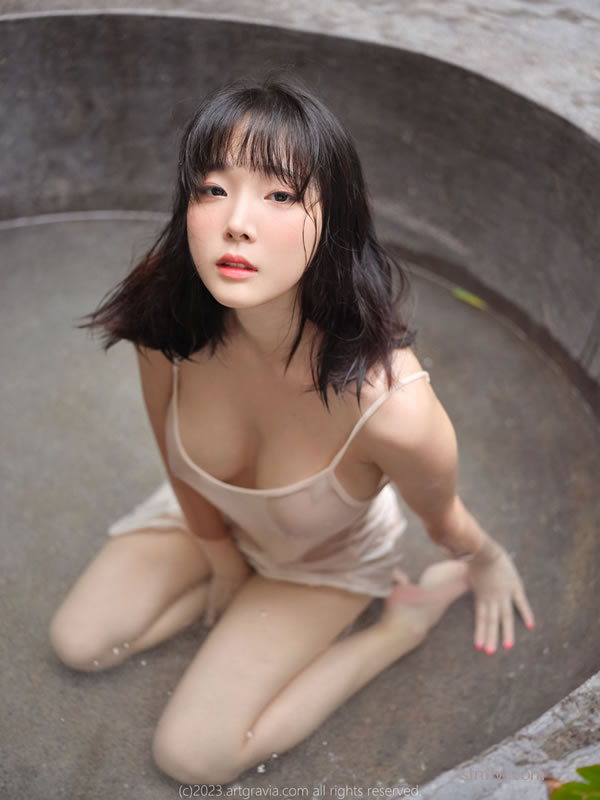 丰盈佳人 网络名人姜仁卿 白色吊裙户外温泉湿身艺术图  韩国佳人 P.1 