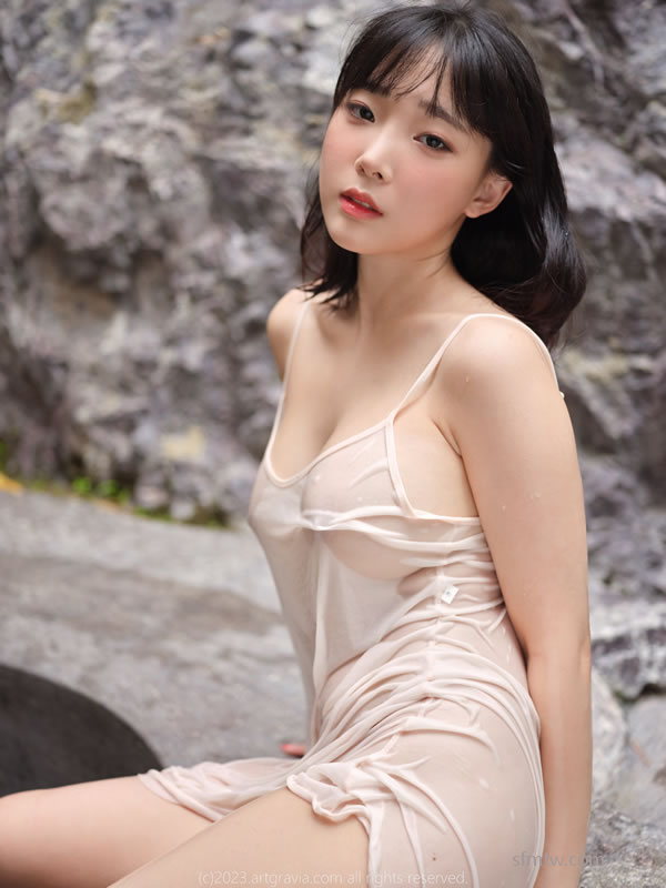 网红姜仁卿 韩国美人 丰盈美人 白色吊裙室外湿身胴体尽现 P.1 