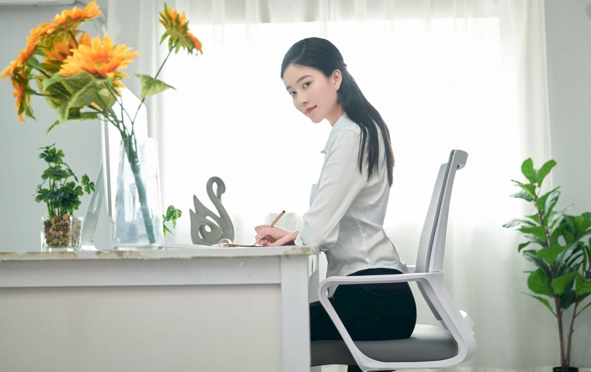 《实习秘书》 极致仙女 靓模  人体裸模 年年 P.1 
