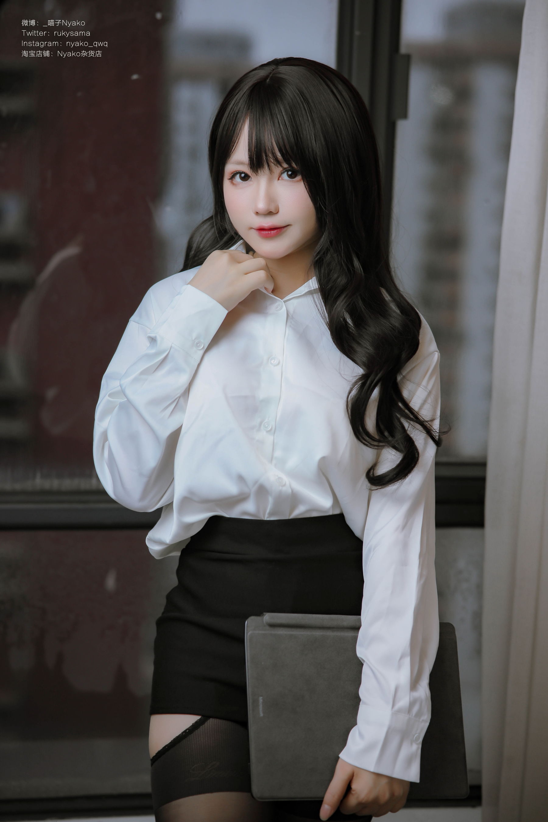 美图秀-[福利COS] 萌妹子Nyako喵子 - 隣のやばいお姉さん OL 网红COS-第1张