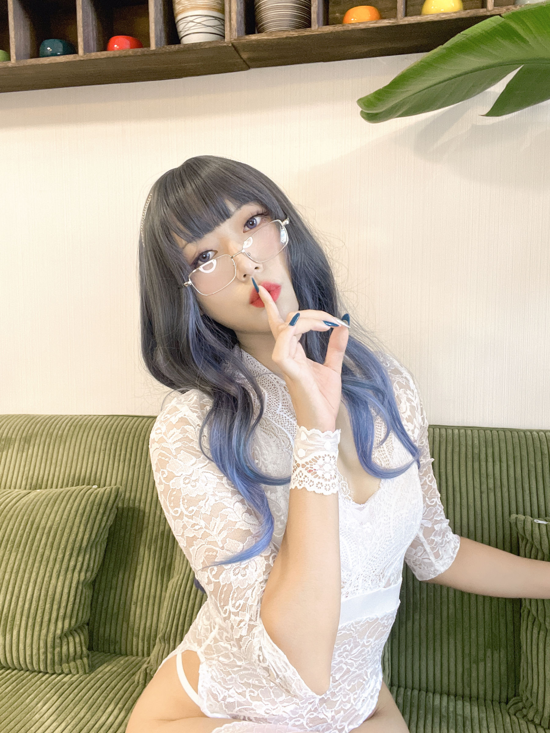 动漫博主Money冷冷 – 白蕾丝长裙 Cosplay-第1张