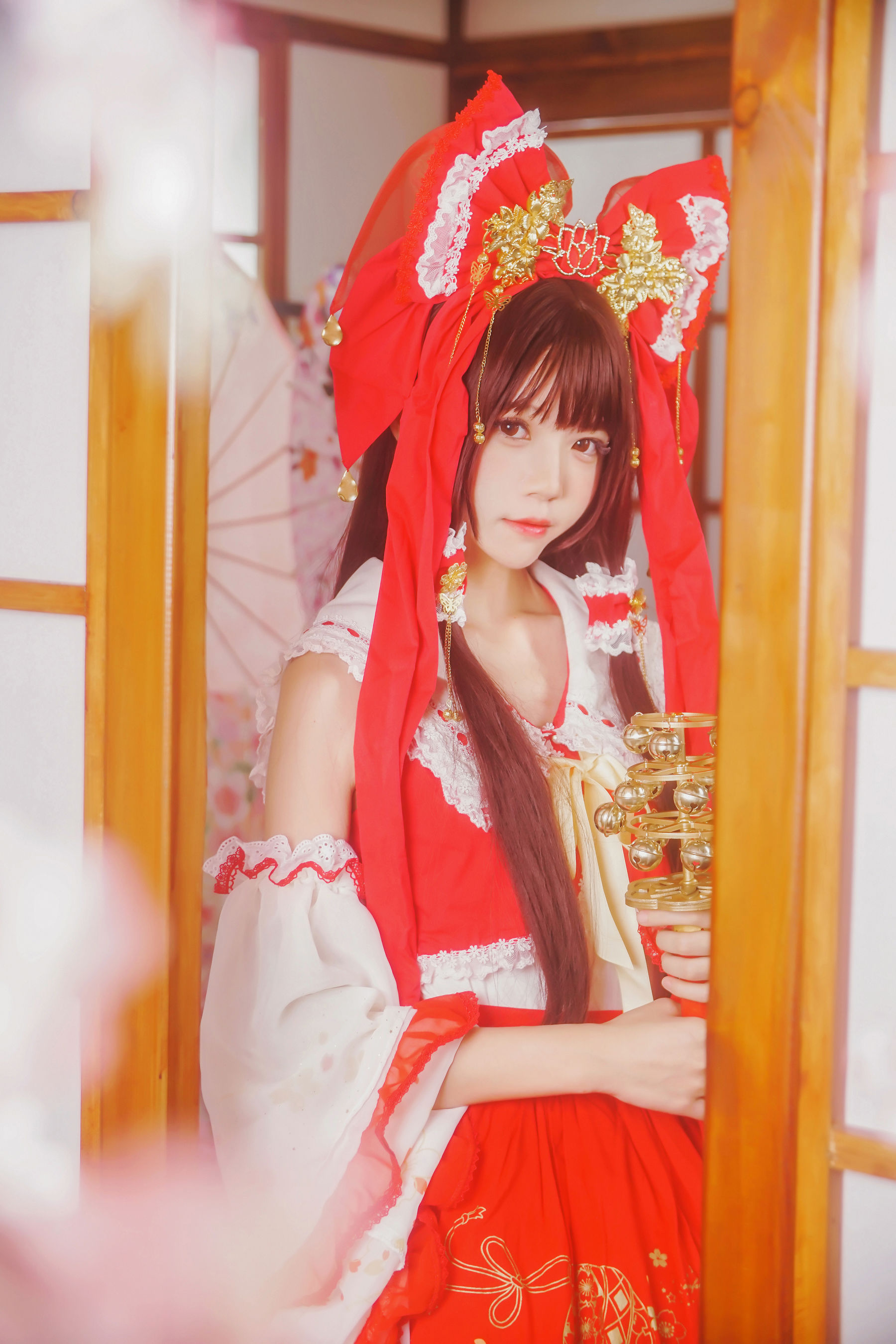 [萝莉COS] 桜桃喵《灵梦 新年快乐》 Cosplay-第6张